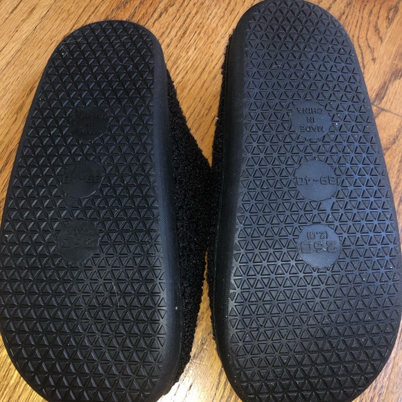 Nordic Peace Black/Yellow Smiley Face Slippers NWT - Picture 5 of 5